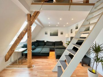 Außergewöhnliche Dachgeschosswohnung in guter Lage von Zollstock - Wohnzimmer