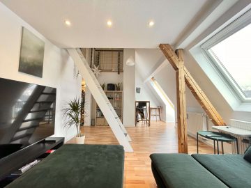 Außergewöhnliche Dachgeschosswohnung in guter Lage von Zollstock - Wohnzimmer