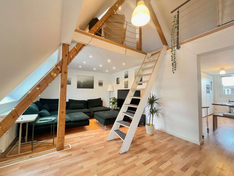 Außergewöhnliche Dachgeschosswohnung in guter Lage von Zollstock - Wohnzimmer