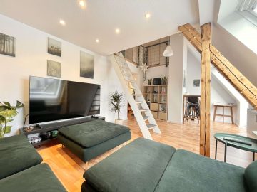 Außergewöhnliche Dachgeschosswohnung in guter Lage von Zollstock - Wohnzimmer