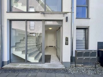 Modernes 6 Parteienhaus in Toplage von Weiden - Eingang