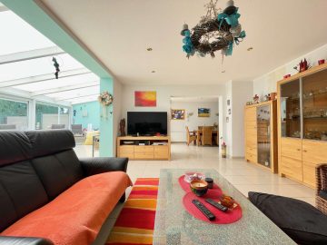 Charmantes Reihenhaus in guter Lage von Niehl auf Erbpachtgrundstück - Wohnzimmer