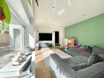 Außergewöhnliches und saniertes Einfamilienhaus in Dellbrück - Wohnzimmer