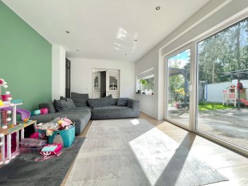 Außergewöhnliches und saniertes Einfamilienhaus in Dellbrück - Wohnzimmer